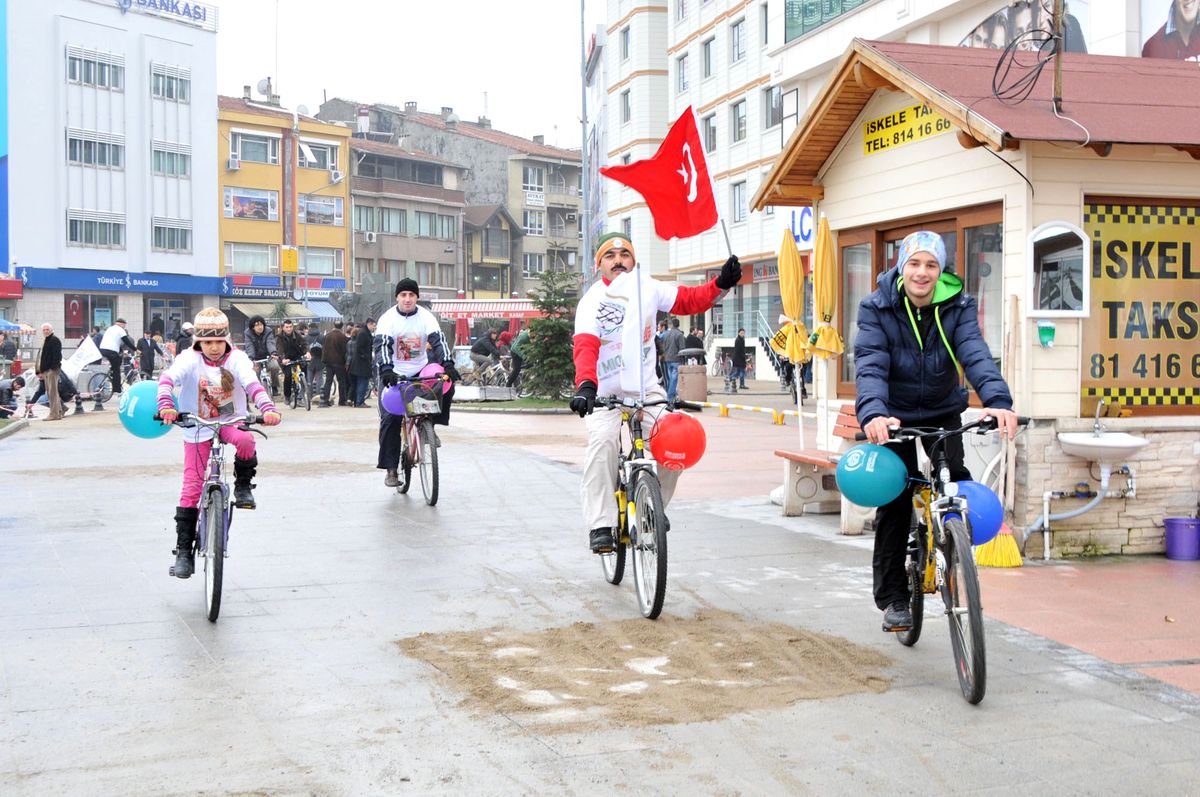 Yetimlere Dikkat Çekmek İçin Pedal Bastılar