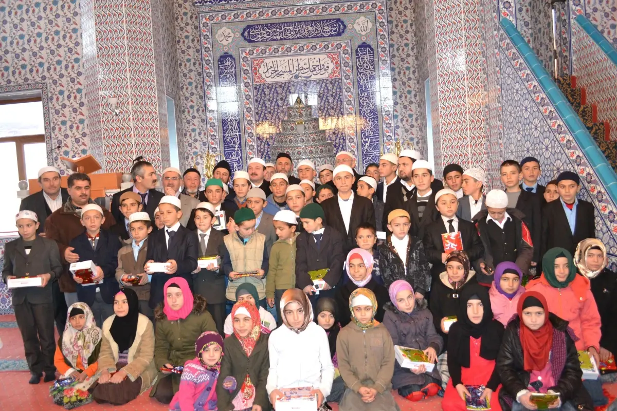 180 Vakit Namazı Kıldılar Tablet Bilgisayarları Kaptılar