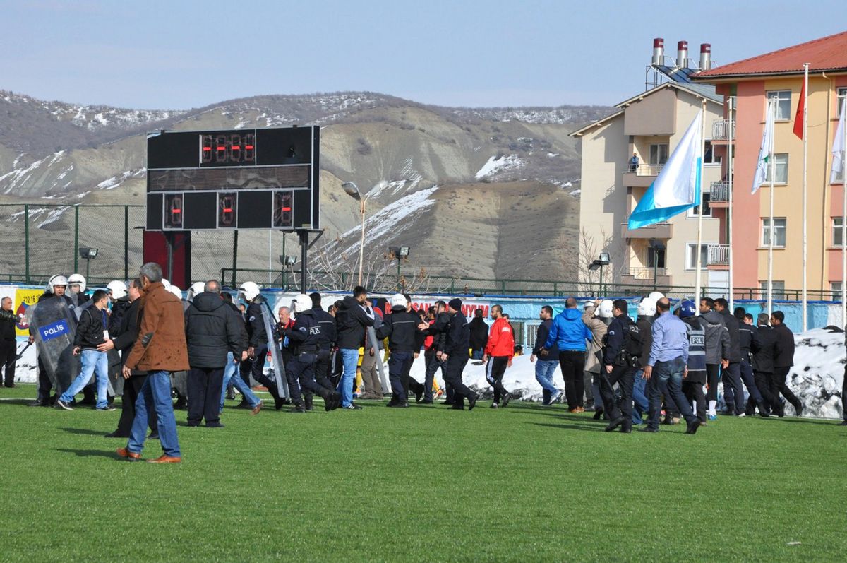 Amatör Lig Maçında Kavga: 1'i Polis 22 Yaralı