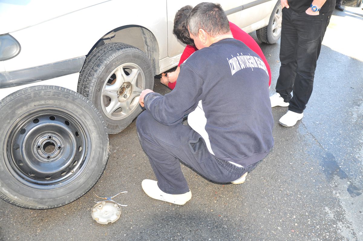 Araçların Lastiğini Patlattılar