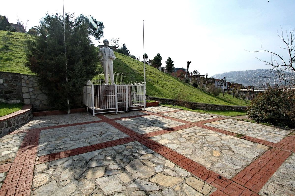 Ata\'nın Heykeli Yenilenecek