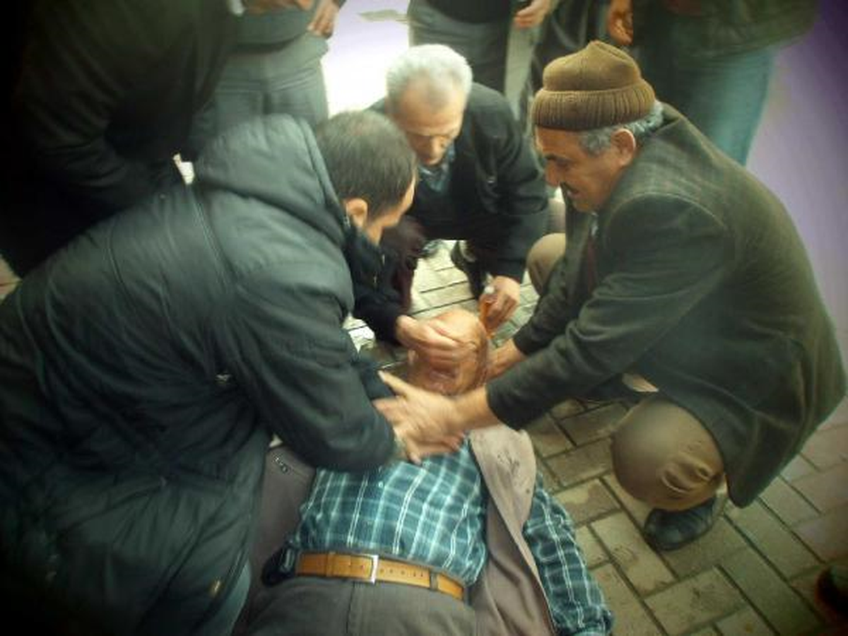 Çay Ocağında Otururken Fenalaşan Emekli Öldü