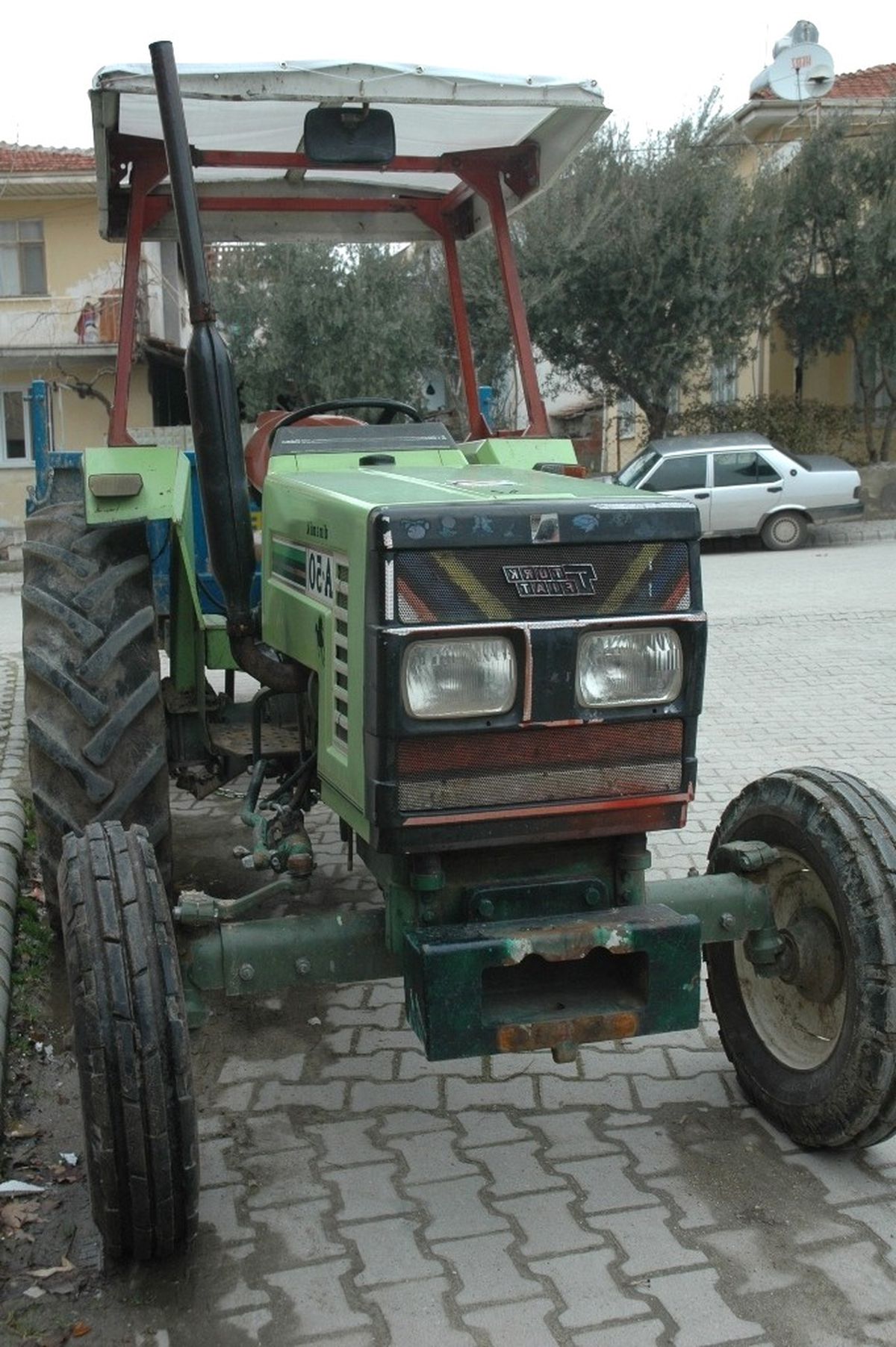 Ekipler Traktör Hırıszlarına Karşı Uyardı