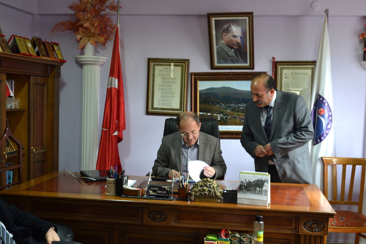 Eski Sağlık Bakanı Recep Akdağ, Şenkaya\'da İncelemelerde Bulundu