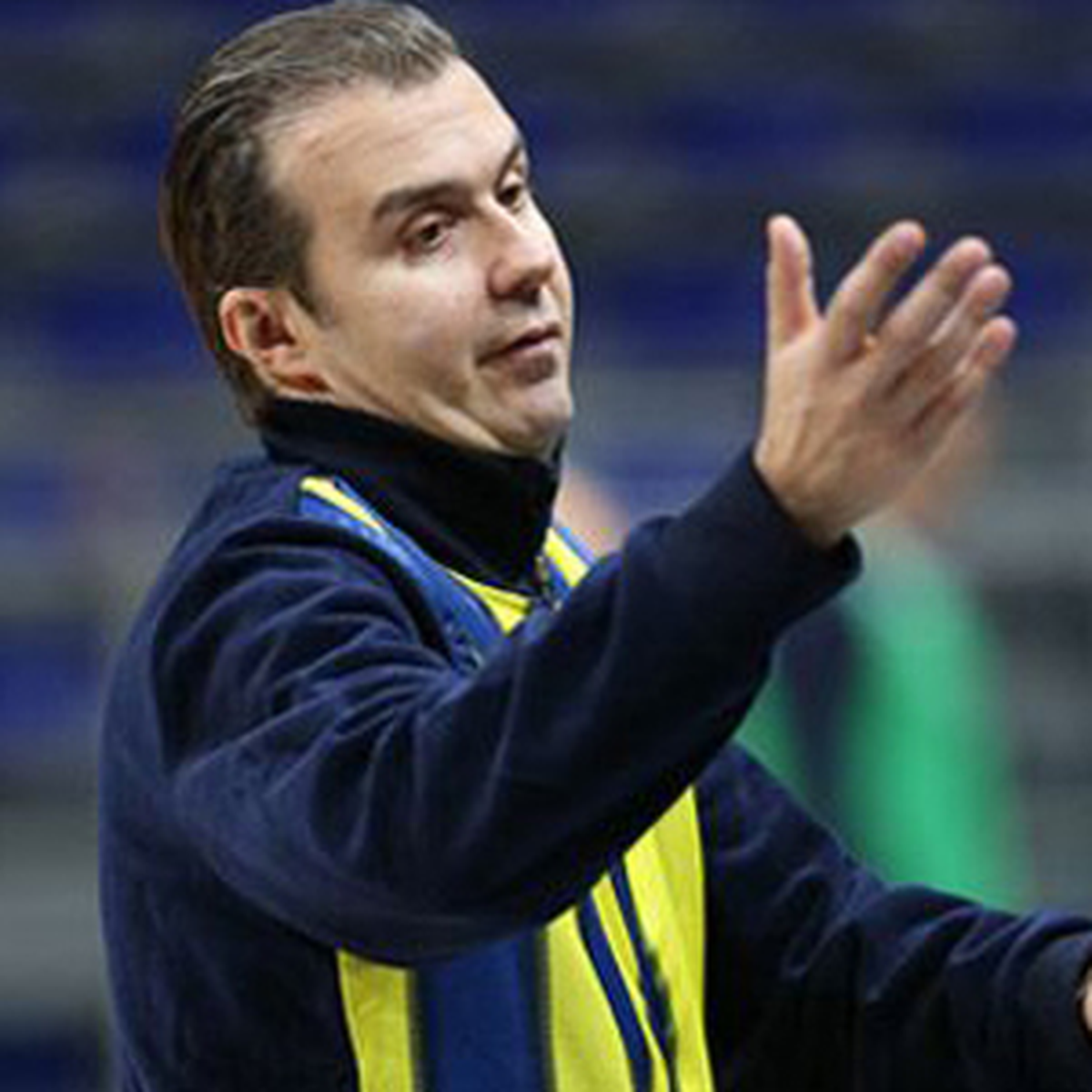 Fenerbahçe Ünlü Koçla Yollarını Ayırdı