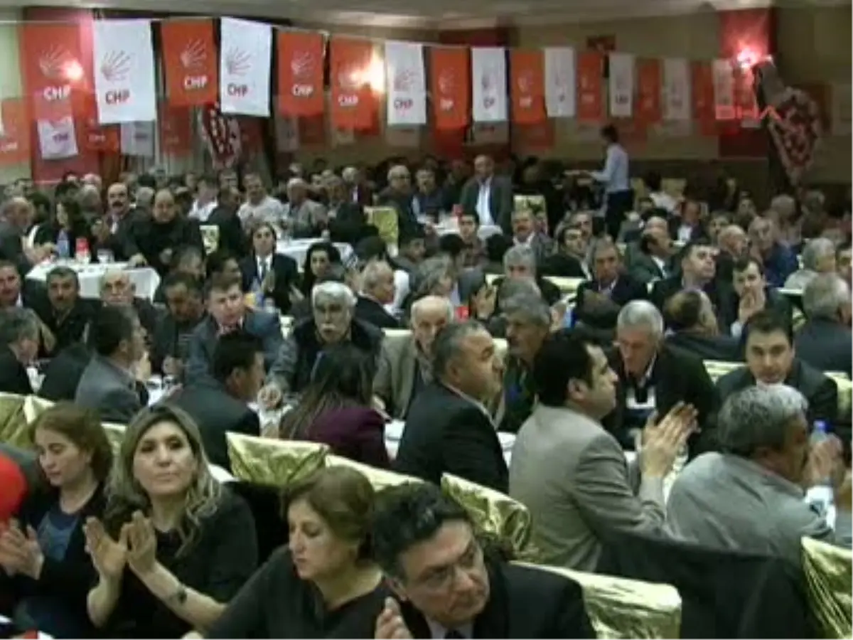 Genel Başkanın Adı Çelenkte Yanlış Yazıldı "Chp\'li Oran."