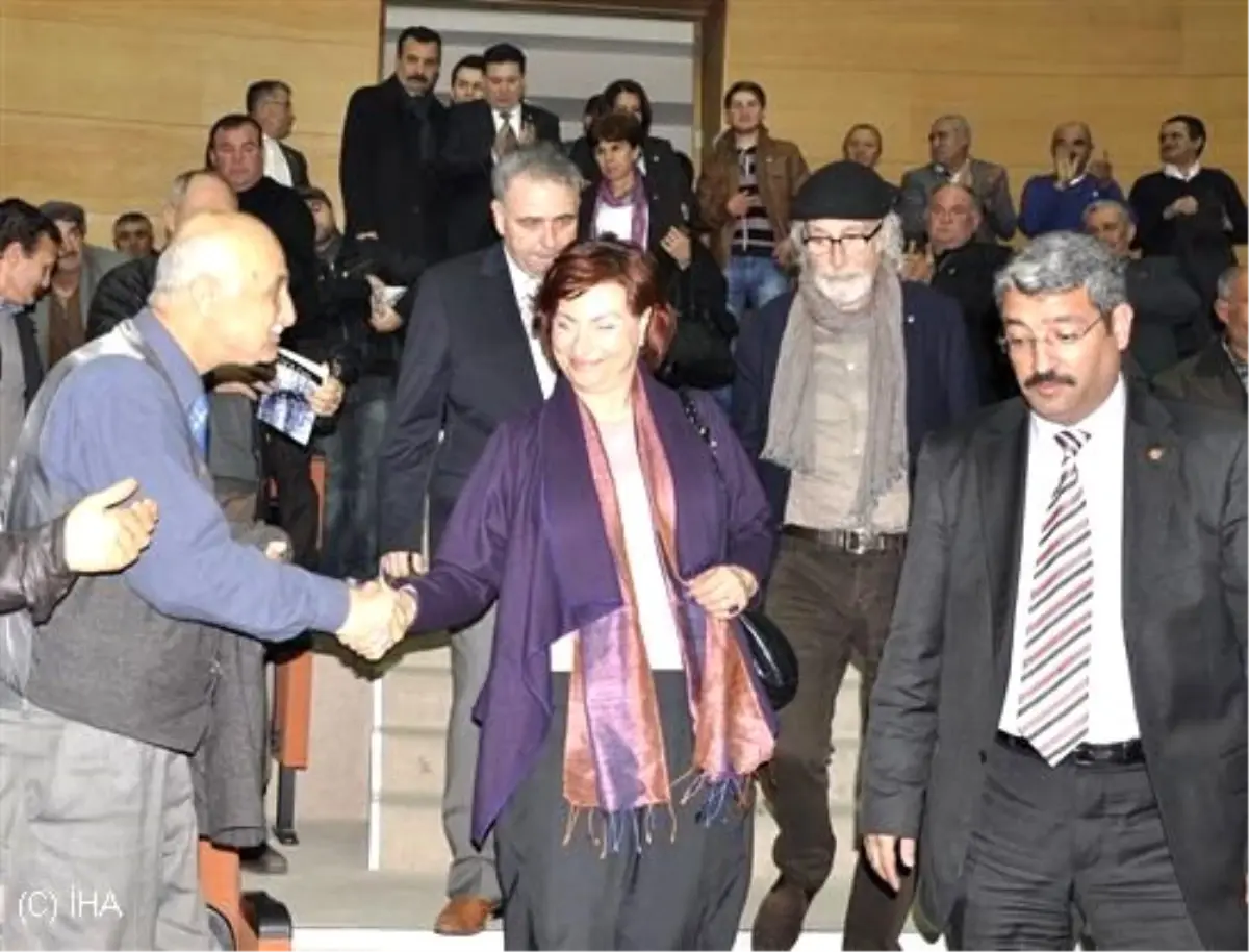 Güldal Mumcu, \'İçimden Geçen Zaman\'ı Tanıttı