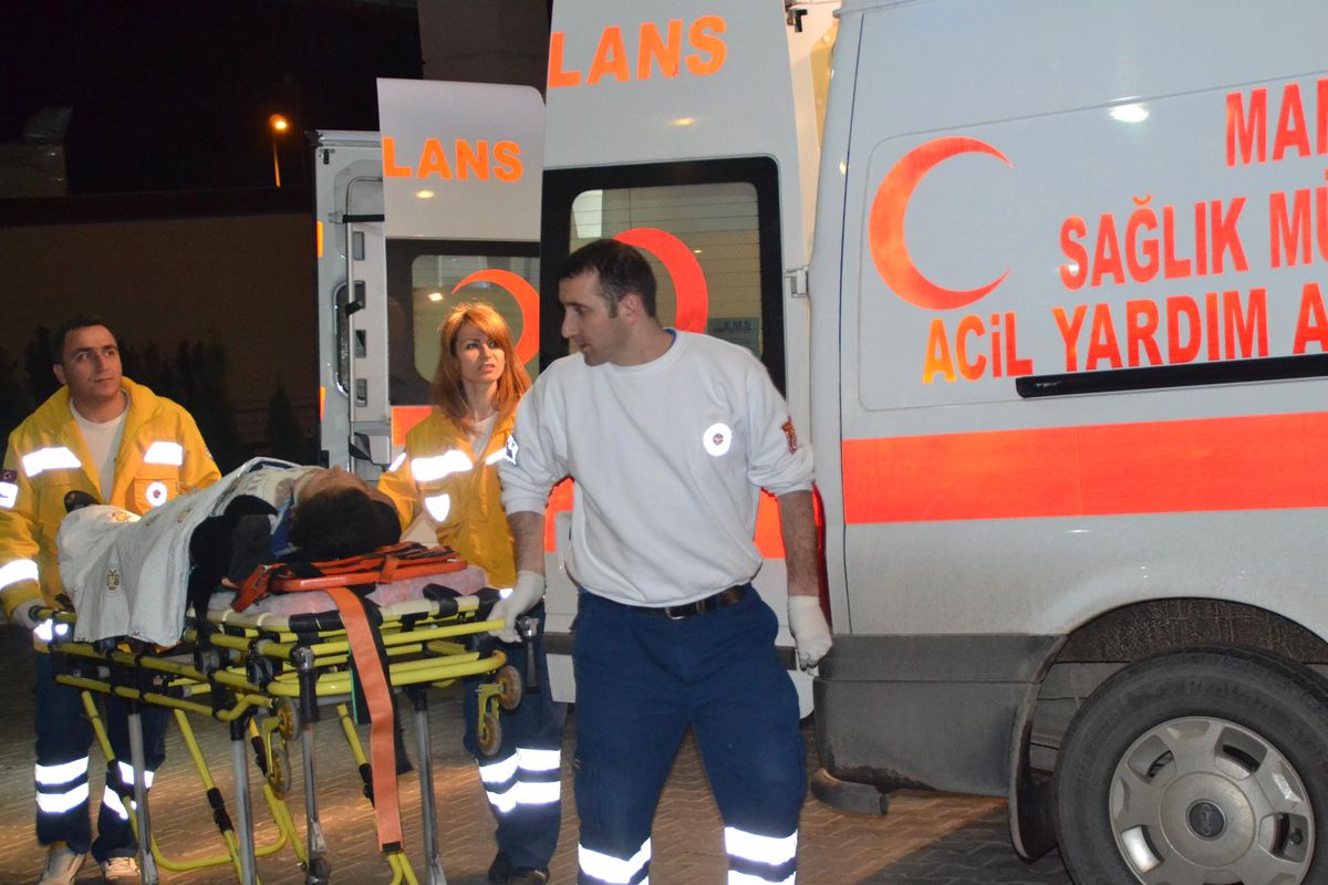 İki Araç Kafa Kafaya Çarpıştı: 4 Yaralı