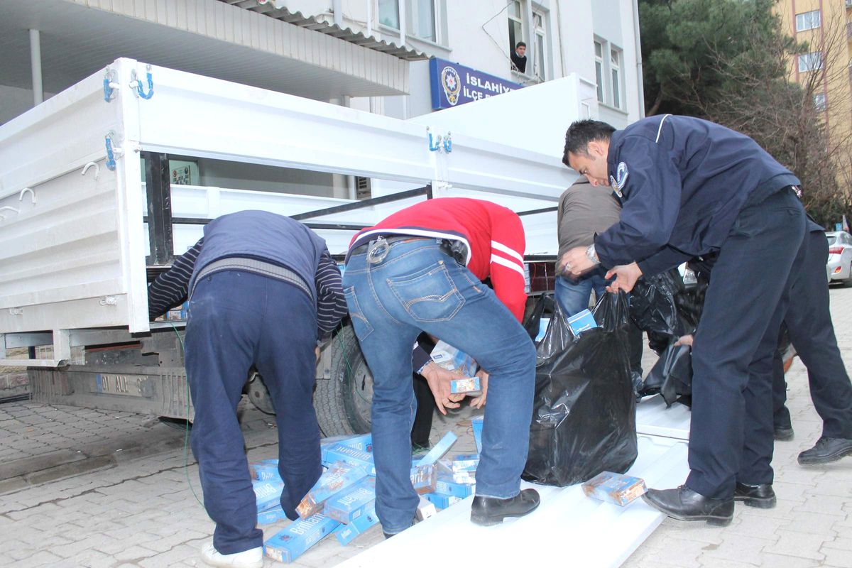İslahiye\'de, 10 Bin 330 Paket Kaçak Sigara Ele Geçirildi