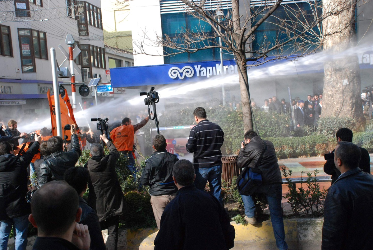 İzinsiz Gösteriye Müdahale: 18 Gözaltı