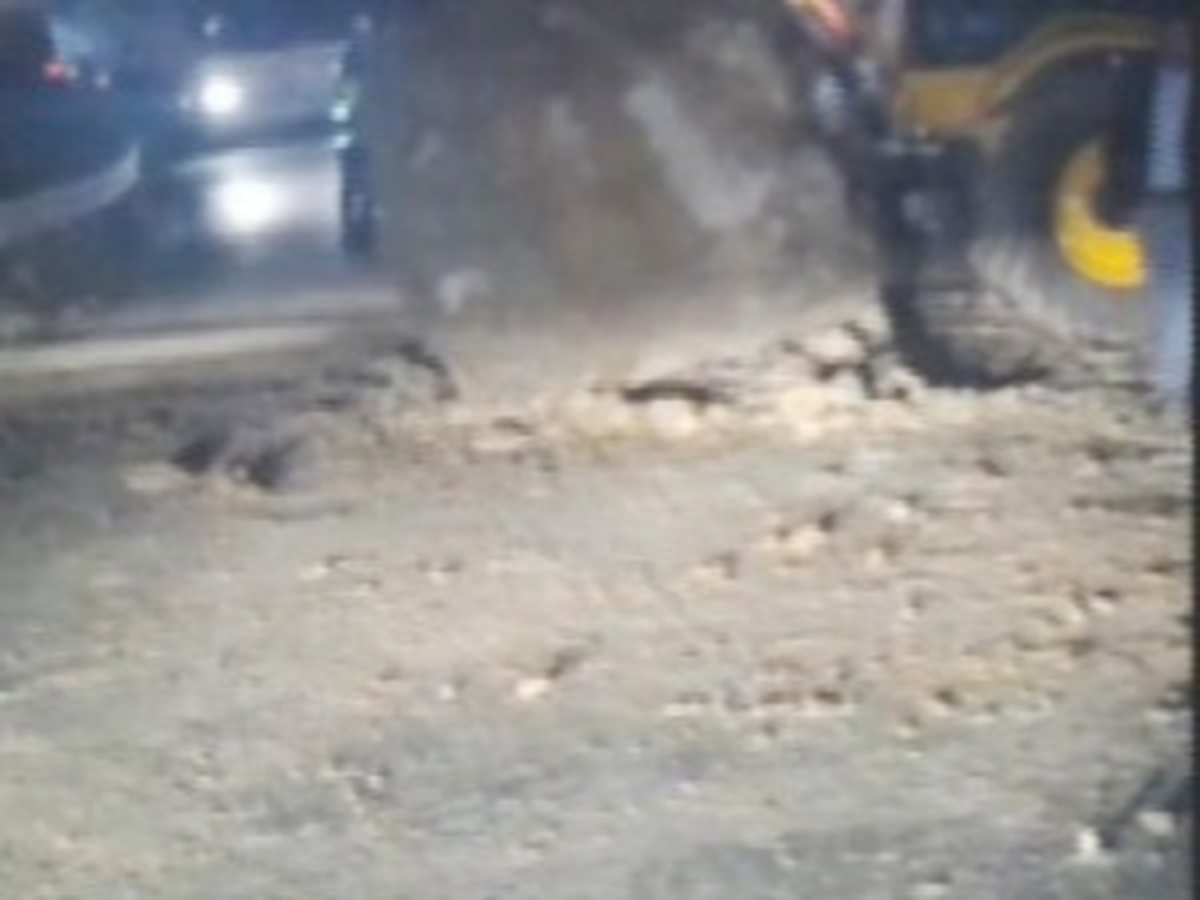Karayoluna Dev Kaya Düştü