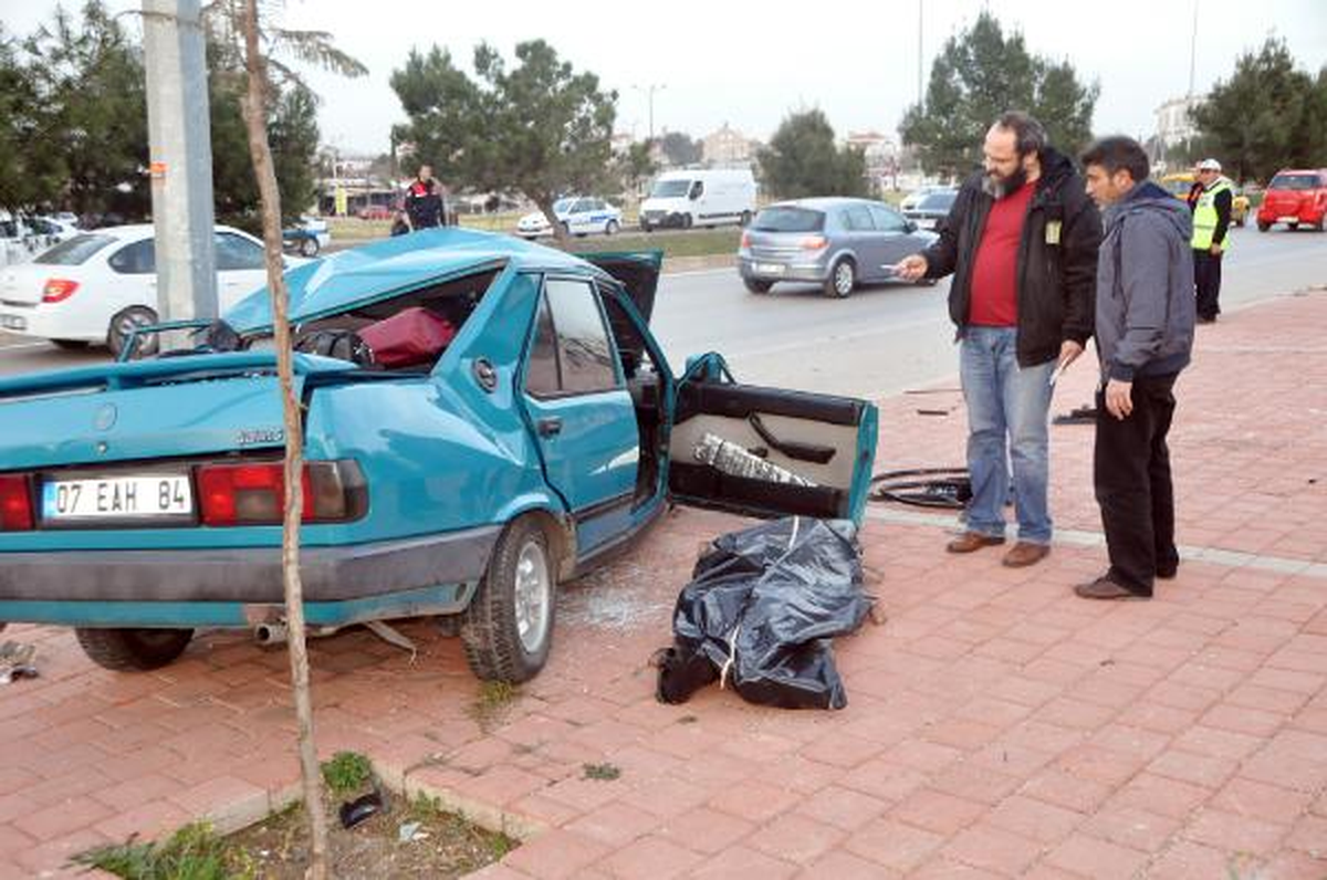 Kazada Anne Öldü, Eşi ve 2 Çocuğu Yaralandı