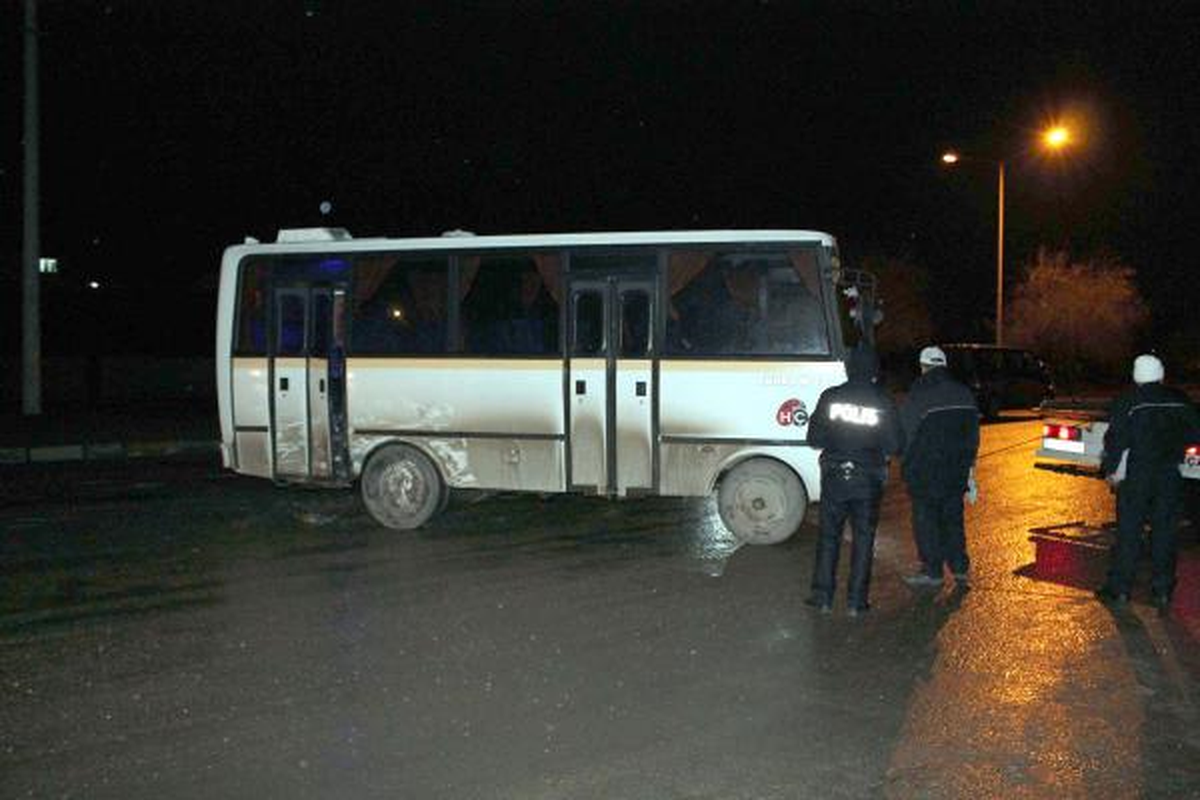 Minibüs ile Midibüs Çarpıştı: 6 Yaralı