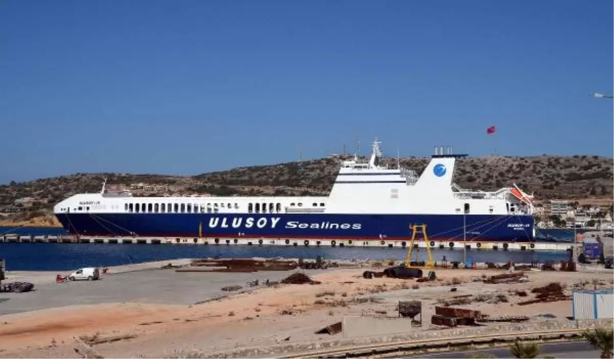 Ro- Ro Gemisi \'Ulusoy 15\' Çeşme\'ye Geldi