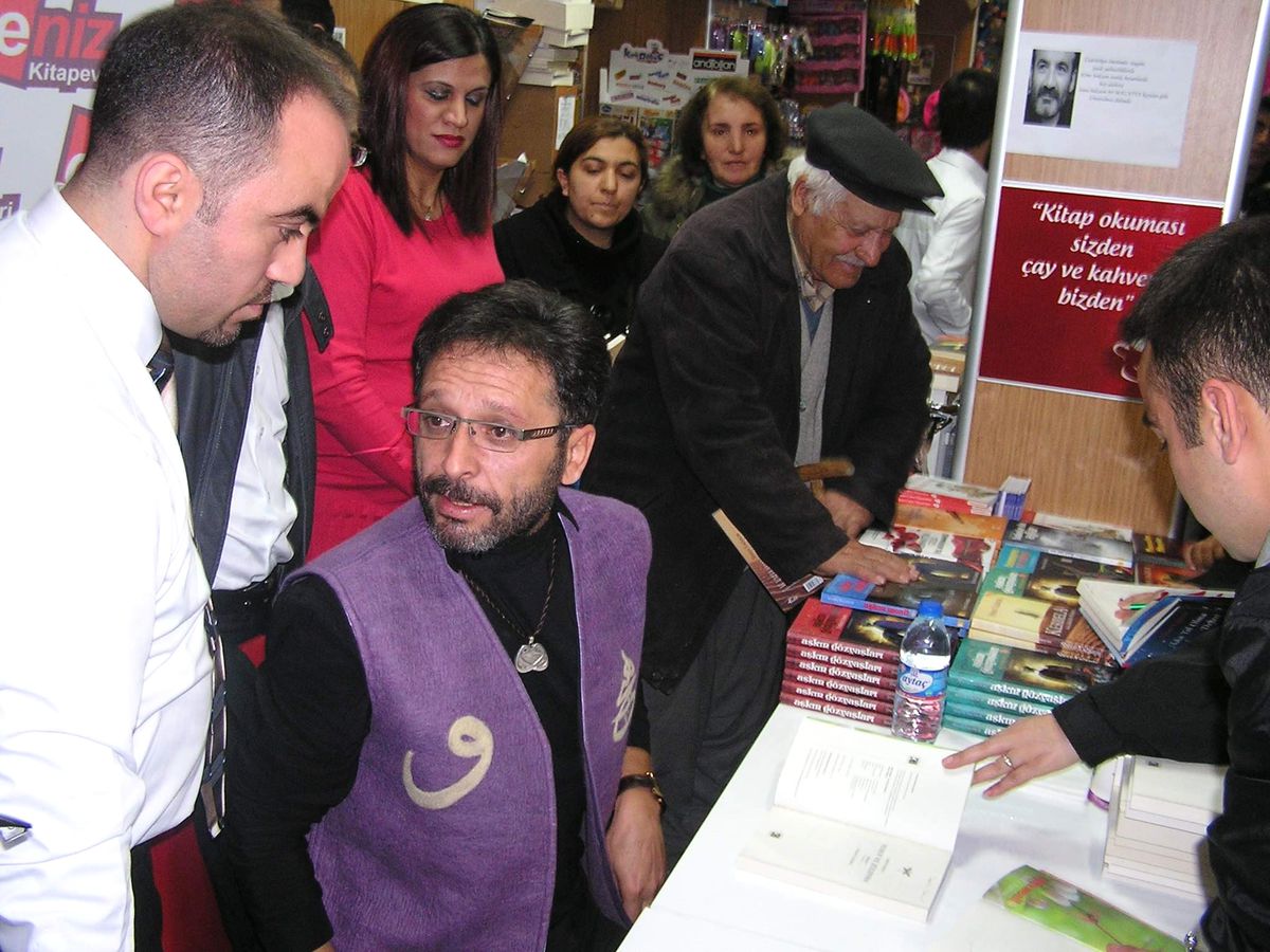 Yazar Sinan Yağmur, Sevenleriyle Buluştu