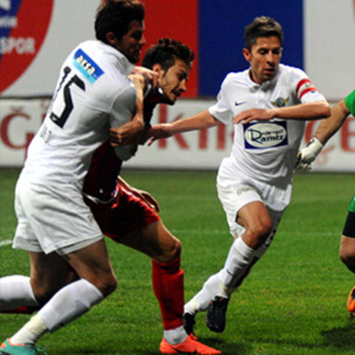 Akhisar Dışarıda Kurt İçeride Kuzu