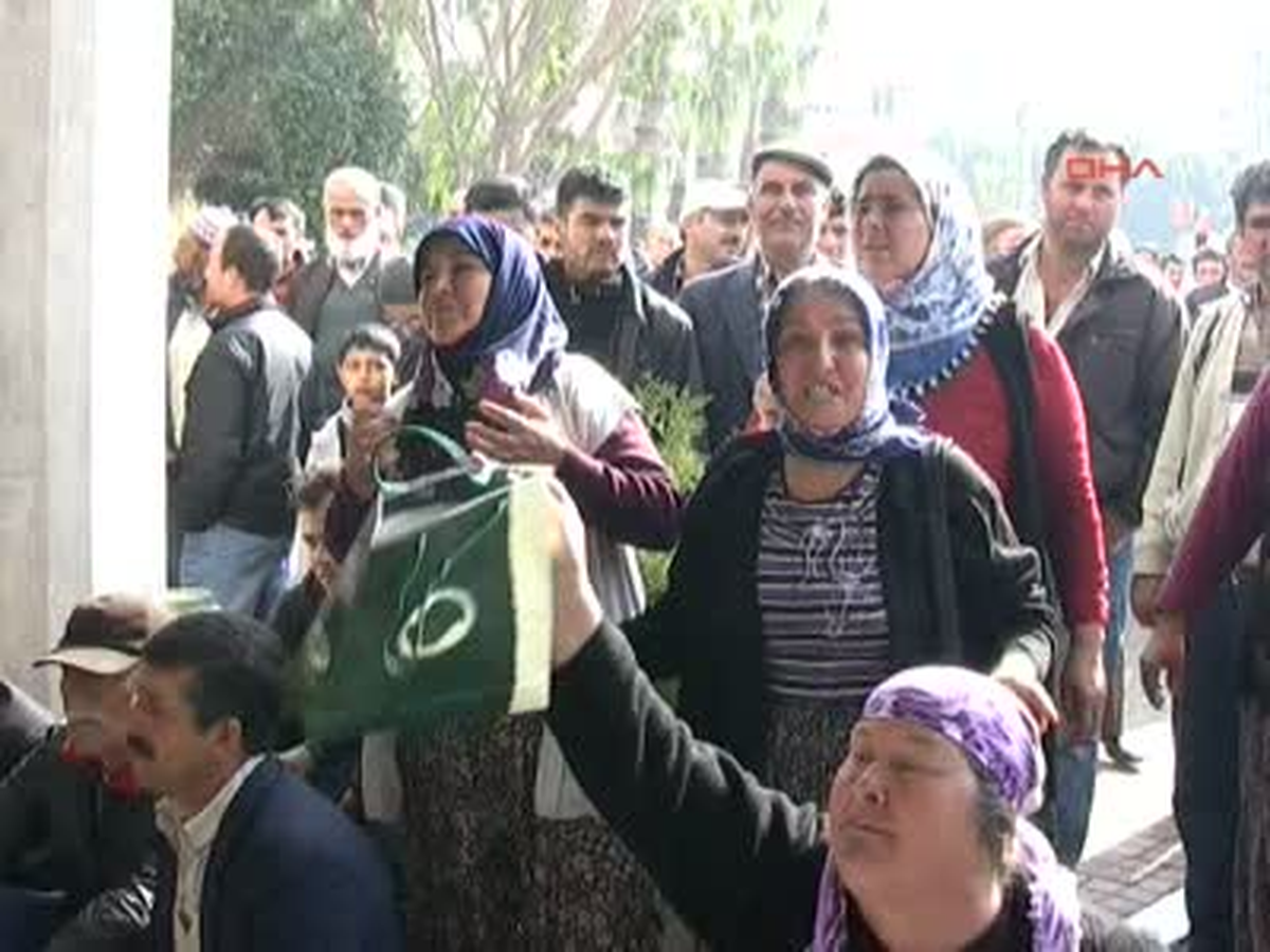 2B Eylemcileri, Defterdarlık Önünde Olay Çıkardı