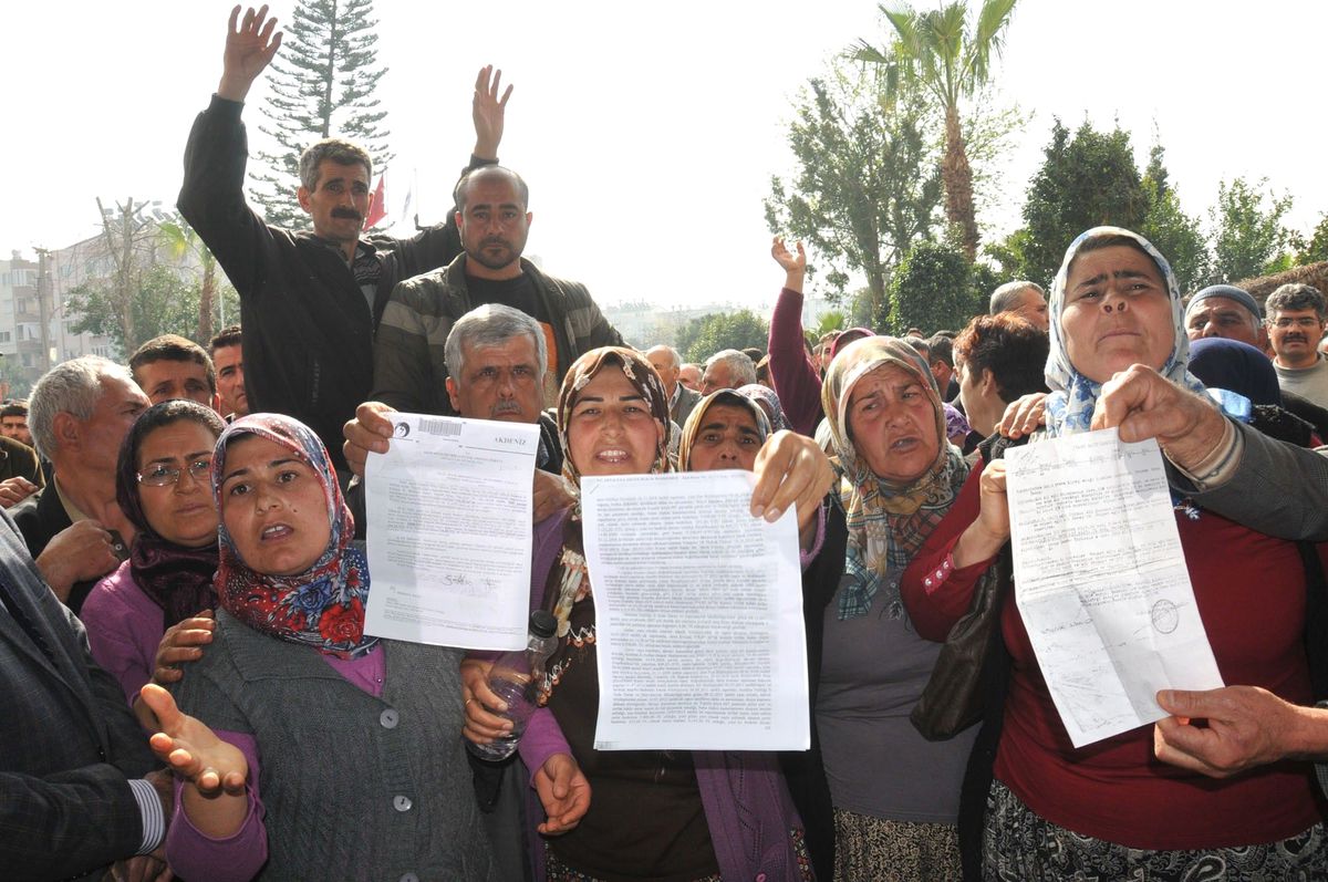 Antalyaek2b Hak Sahipleri Vergi Dairesini Basmaya Çalıştı