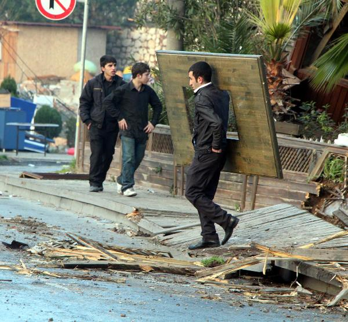 Avcılar\'da Yıkım