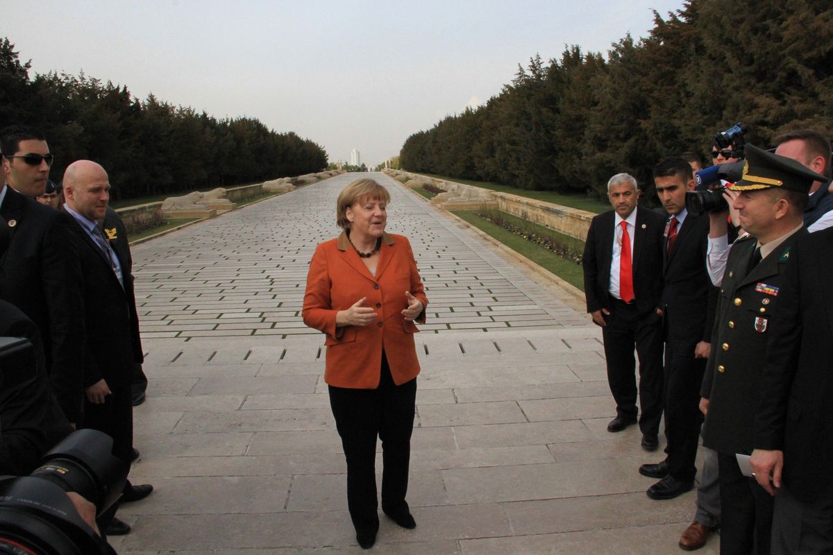 Başbakan Erdoğan, Merkel\'i Resmi Törenle Karşıladı