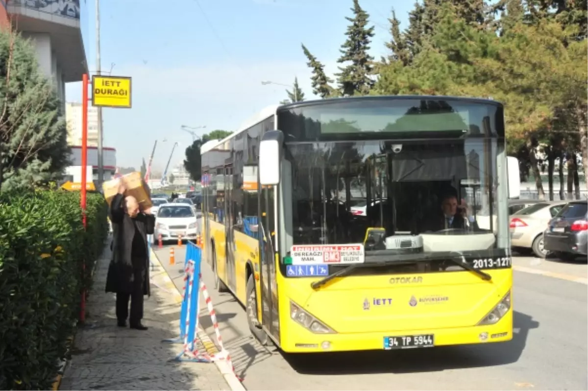 Beylikdüzü\'nde Metrobüse Ulaşım Kolaylaşıyor