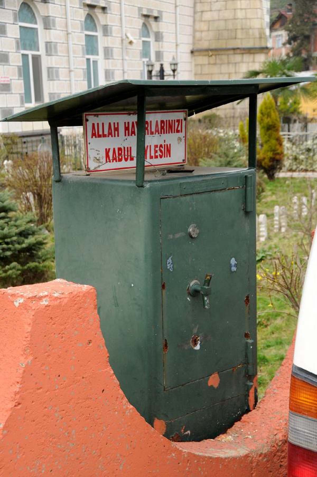 Cami Yardımları, Betonla Sabitlenen Çelik Kasaya