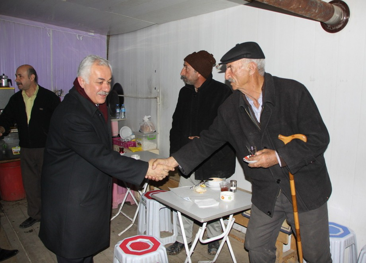 Çubuk Belediye Başkanı Özden Canlı Hayvan Pazarını İnceledi