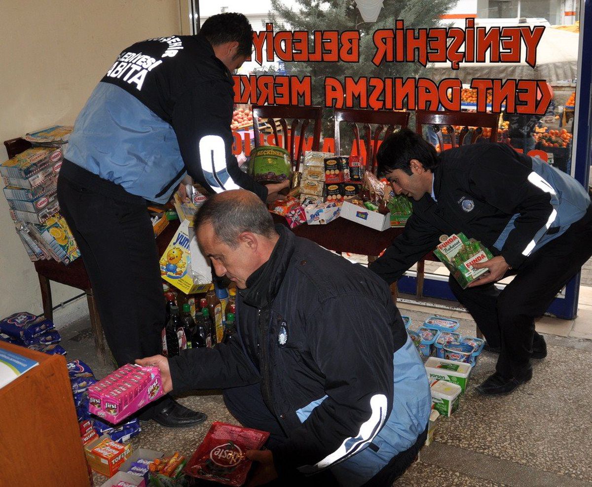Diyarbakır\'da Kullanım Tarihi Geçmiş 1 Ton Gıda İmha Edildi