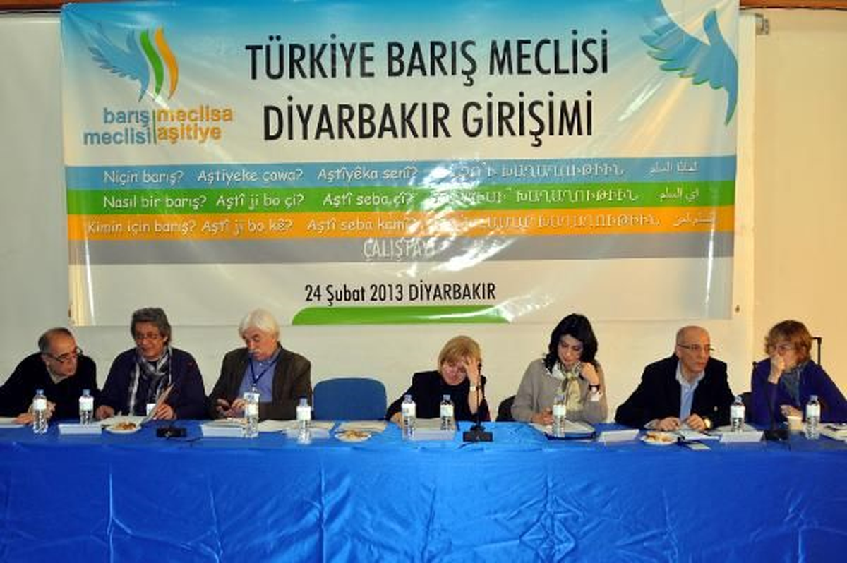 Diyarbakır\'da "Niçin Barış- Nasıl Bir Barış- Kimin İçin Barış-" Çalıştayı Sona Erdi