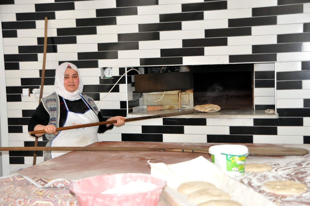 Ev Hanımları Marifetlerini Fırında Sergiliyor