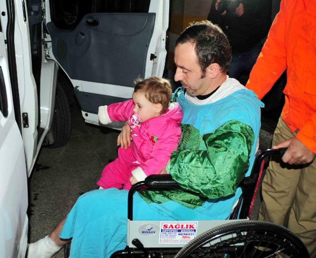 Fethiye\'de Kaçakları Taşıyan Tekne Kayalıklara Çarptı: 9 Yaralı
