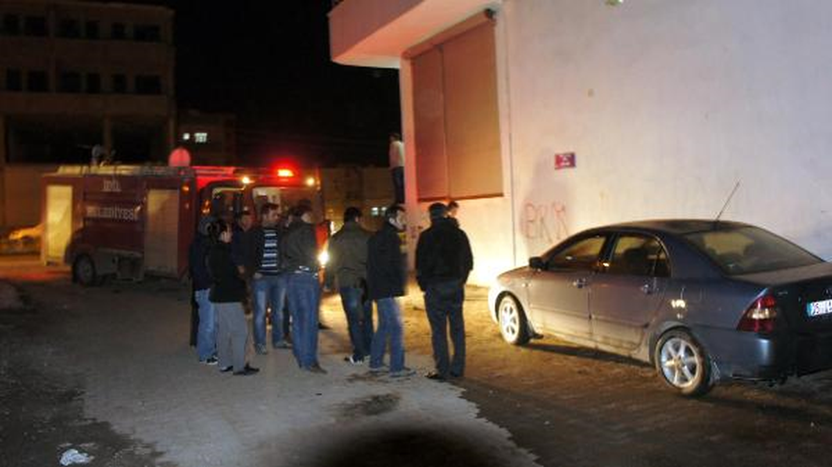 İdil\'de 2 Öğretmen ve 1 Uzman Çavuşun Otomobili Kundaklandı