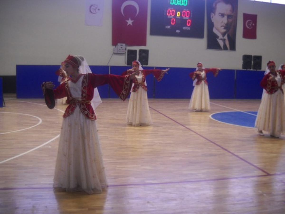 Iğdır\'da Halk Oyunları Yarışması