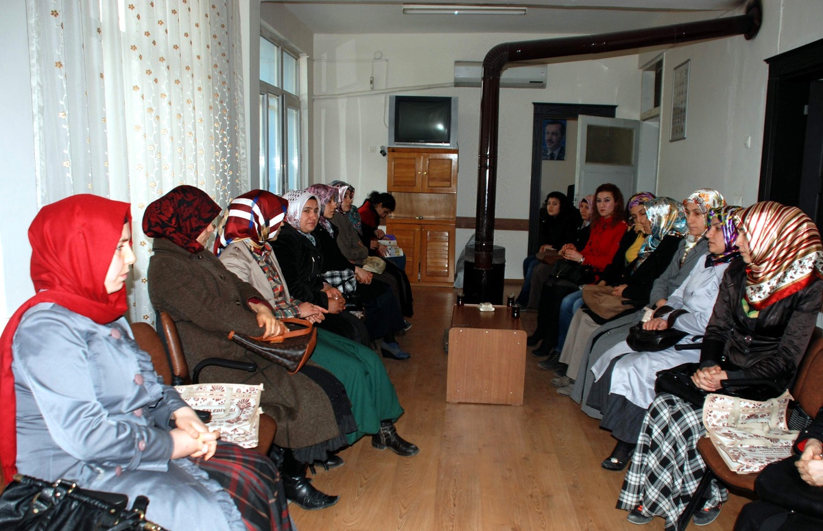 Kahta\'da AK Parti Kadın Kolları Toplandı