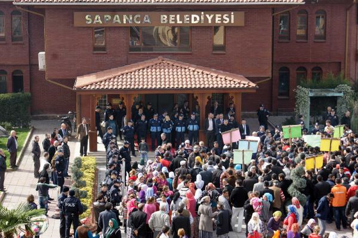 Kentsel Dönüşüme Tepki Gösteren Romanlar Belediyeye Yürüdü