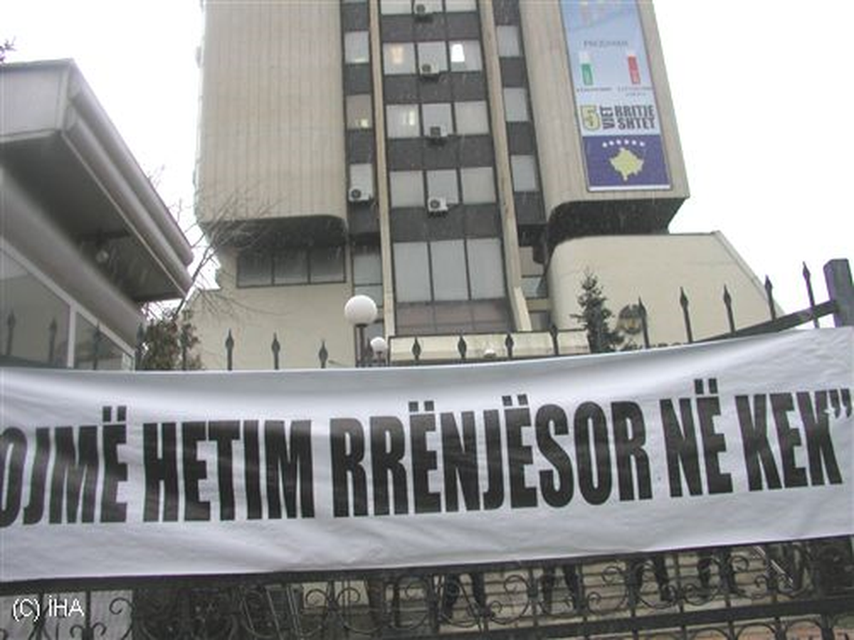 Kosova\'da "Elektrik" Protestosu