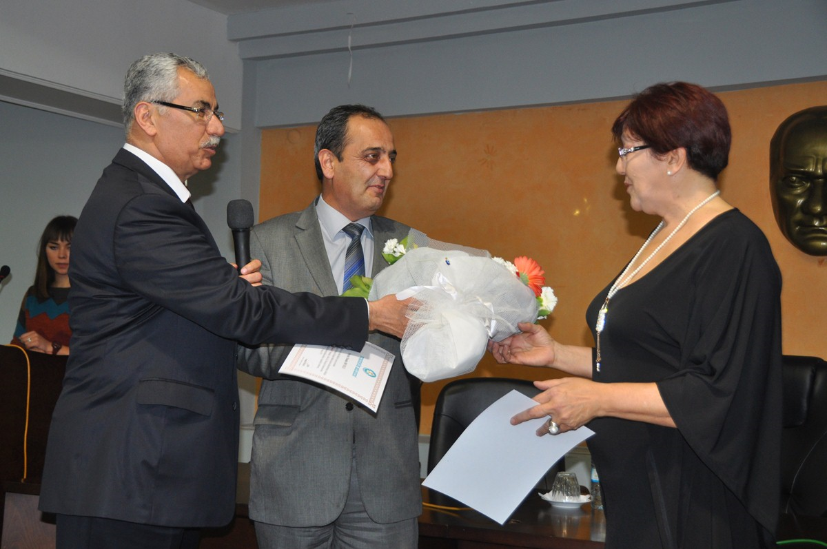 Manisa\'da Aile İçi İletişim Seminerine Yoğun İlgi