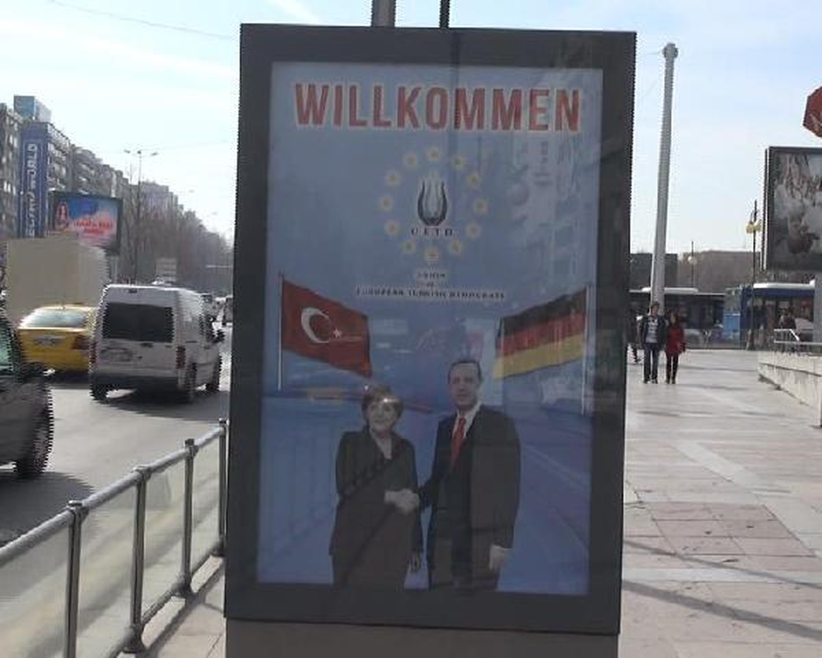 Merkel, \'Willkommen\' Afişleriyle Karşılanacak