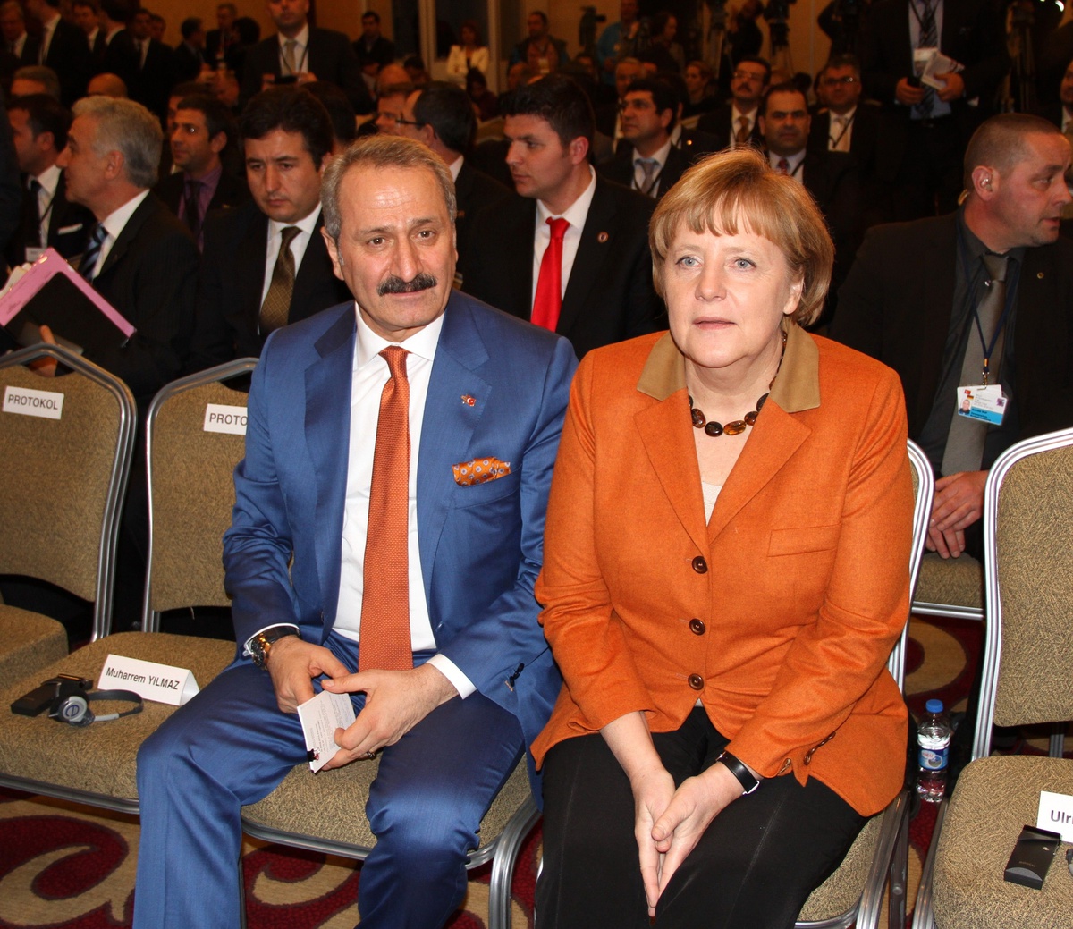 Merkel, Bakan Çağlayan ve İki Ülke İşadamlarıyla Bir Araya Geldi