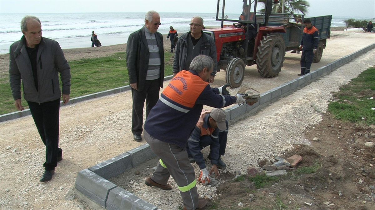 Mezitli Sahilinde 100 Kişilik Ekiple Temizlik