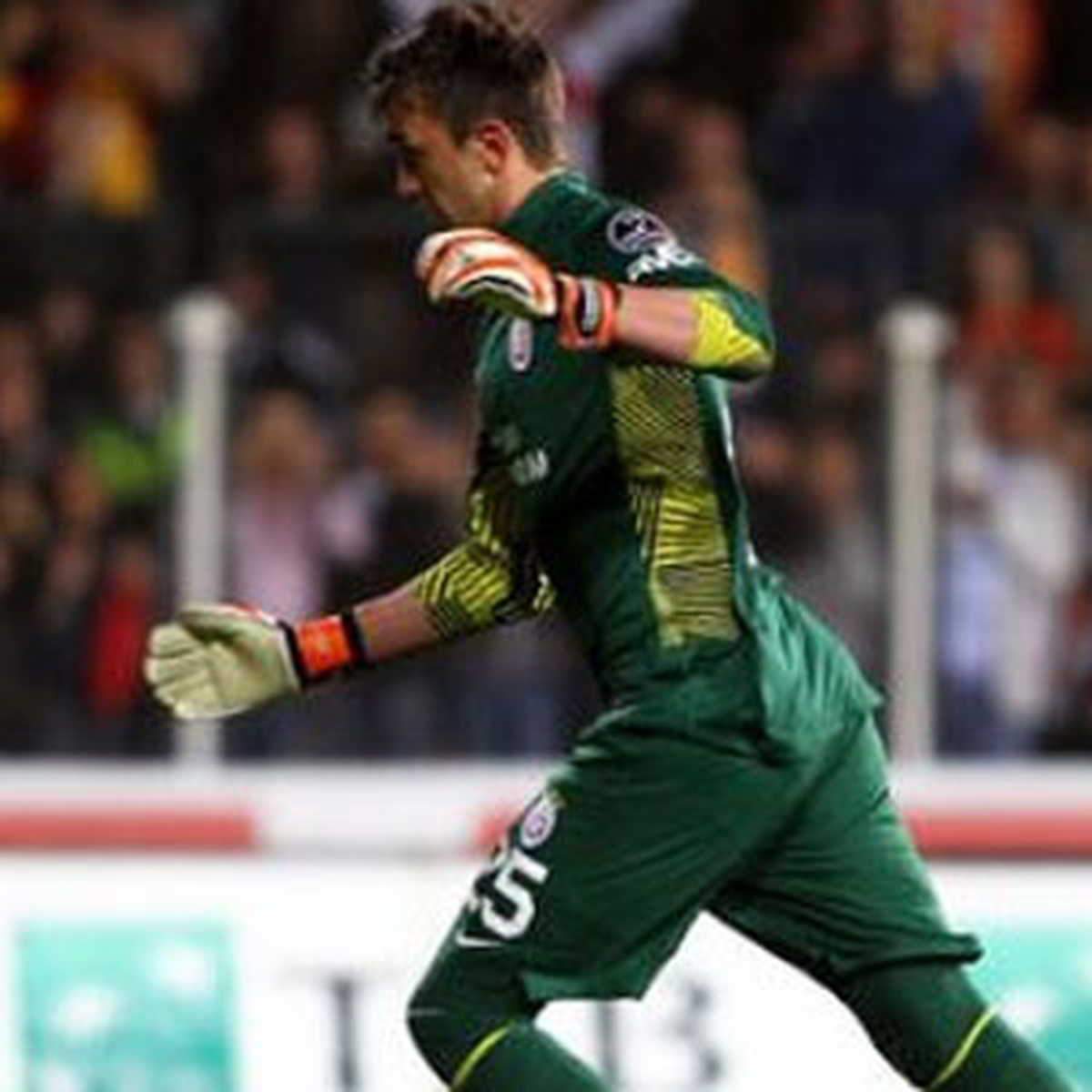 Muslera Hatasıyla Dalga Konusu Oldu!