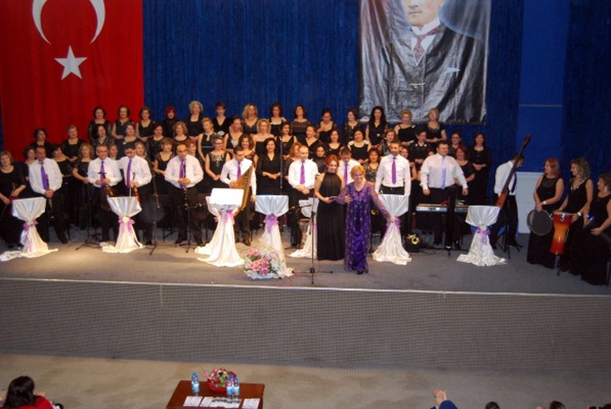 Nilüfer Kadın Korosu ANAÇEV İçin Sahnedeydi