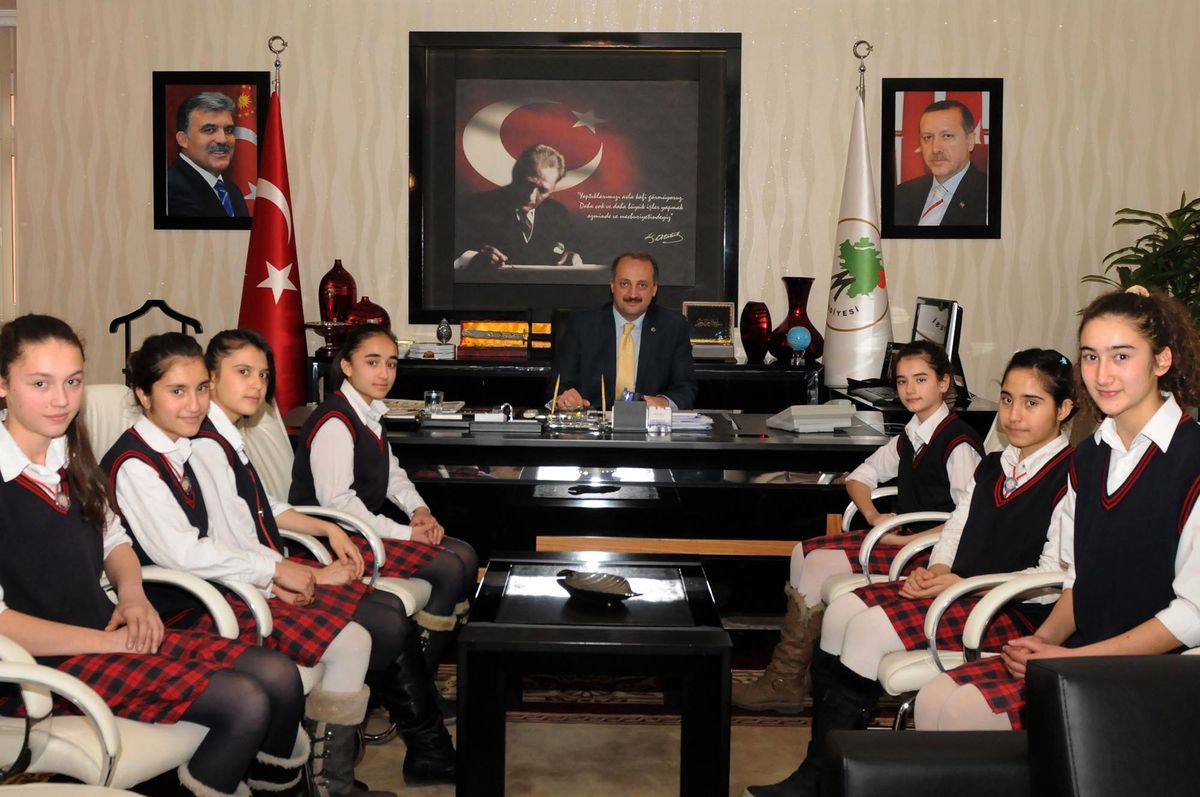 Öğrencilerden Başkan Akgül\'e 50 Yıllık Sorular