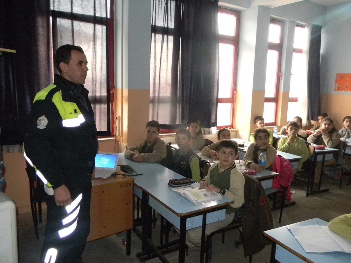 Öğrencilere Trafik Semineri Verildi