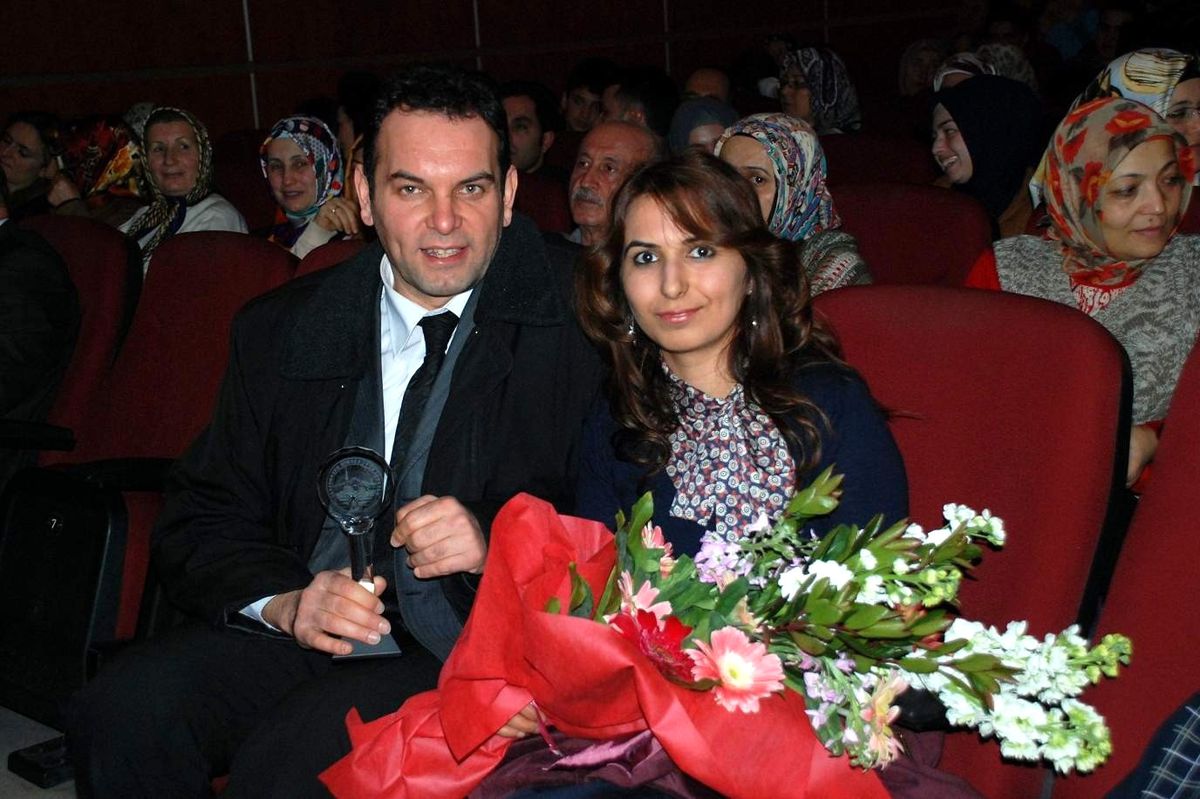 On Bininci Seyirciye Plaket