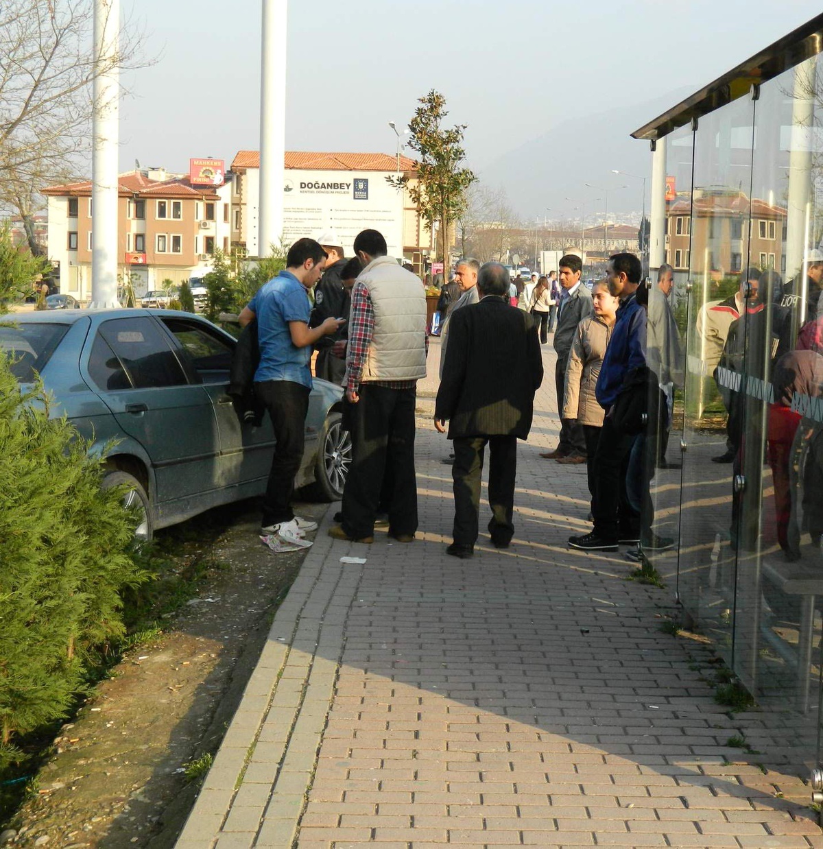 Otobüs Durağında Can Pazarı