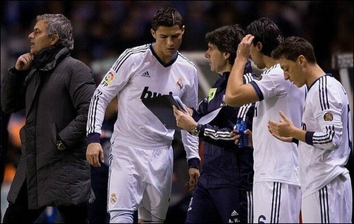 Saha Dışında Sahadaki Ronaldo'yu Solladı