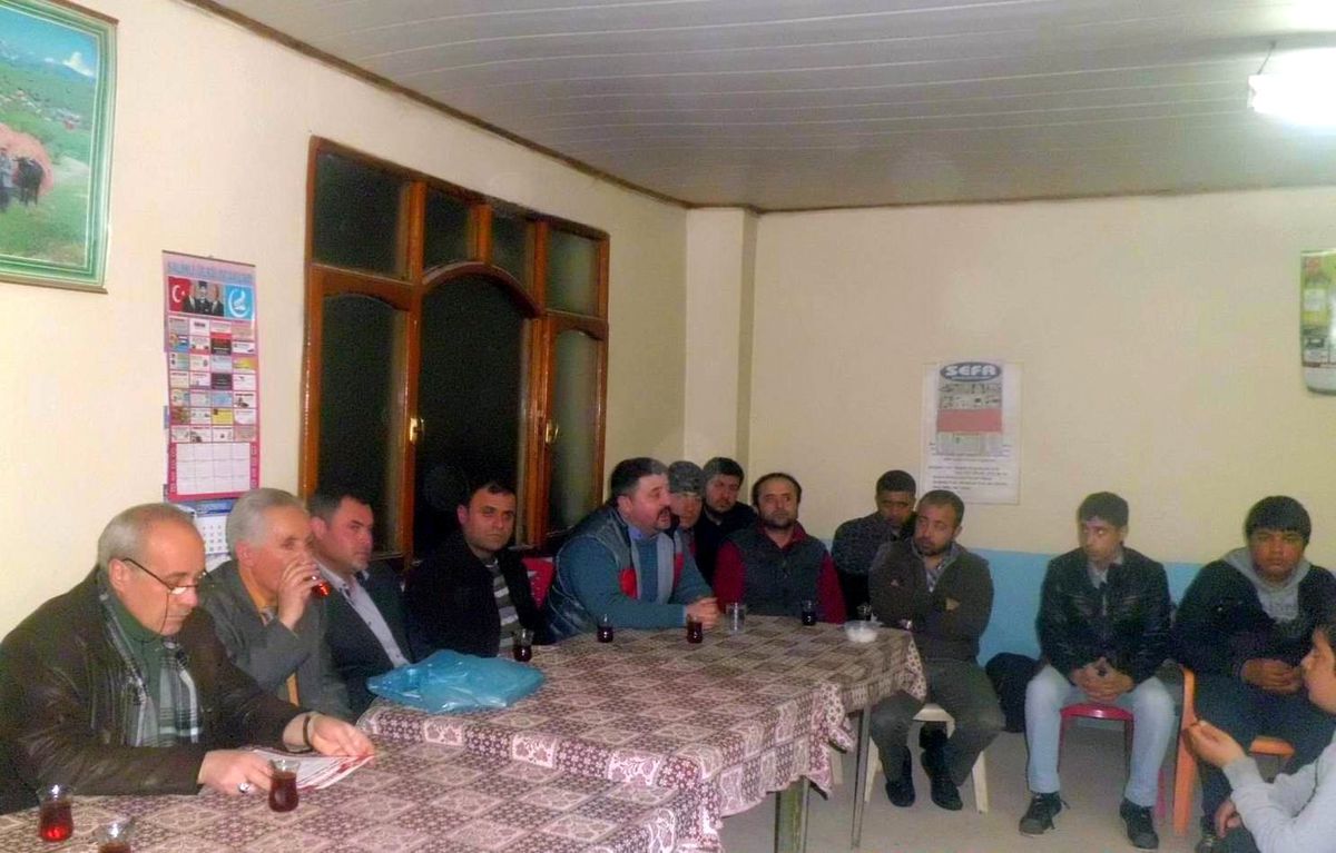 Salihli\'de MHP ve Ülkü Ocakları\'nın Köy Gezileri Sürüyor