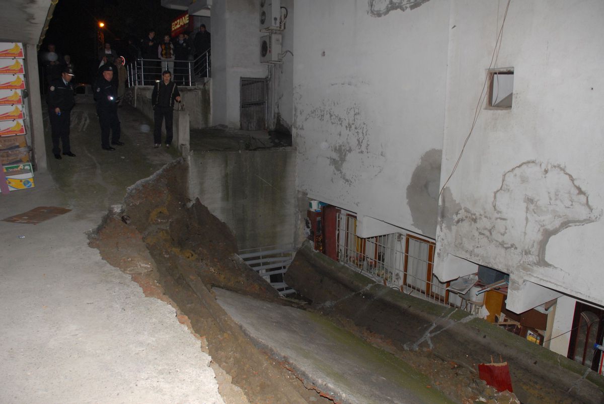 Samsun\'da Beton Zemin Çökmesi