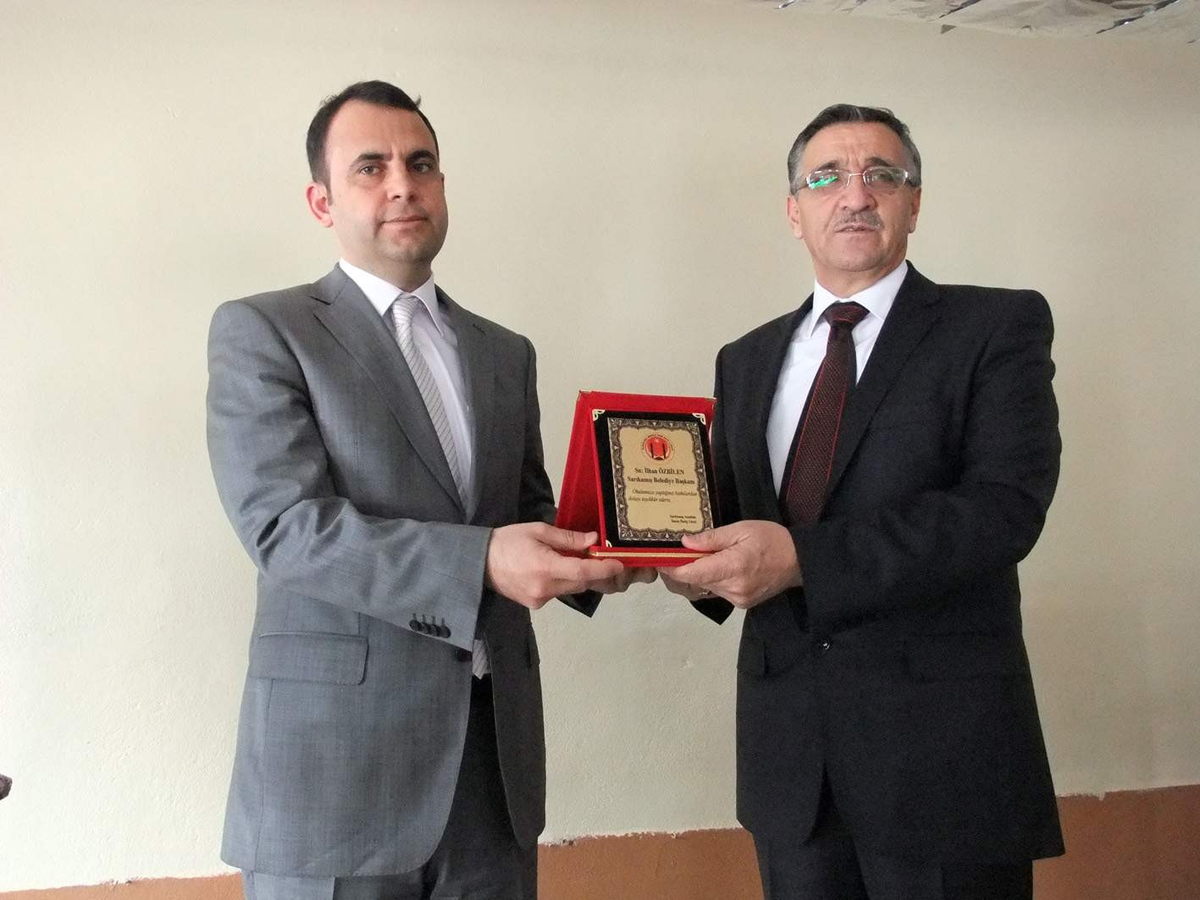 Sarıkamış Belediye Başkanı İlhan Özbilen\'den Eğitime Büyük Destek